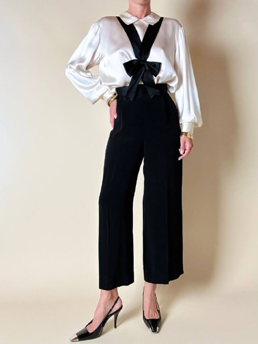 Pantalone nero con bretelle e maxi fiocchi in raso “Moschino Cheap and Chic”
