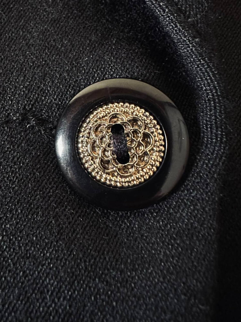 Blazer nero con inserti di pizzo macramè 