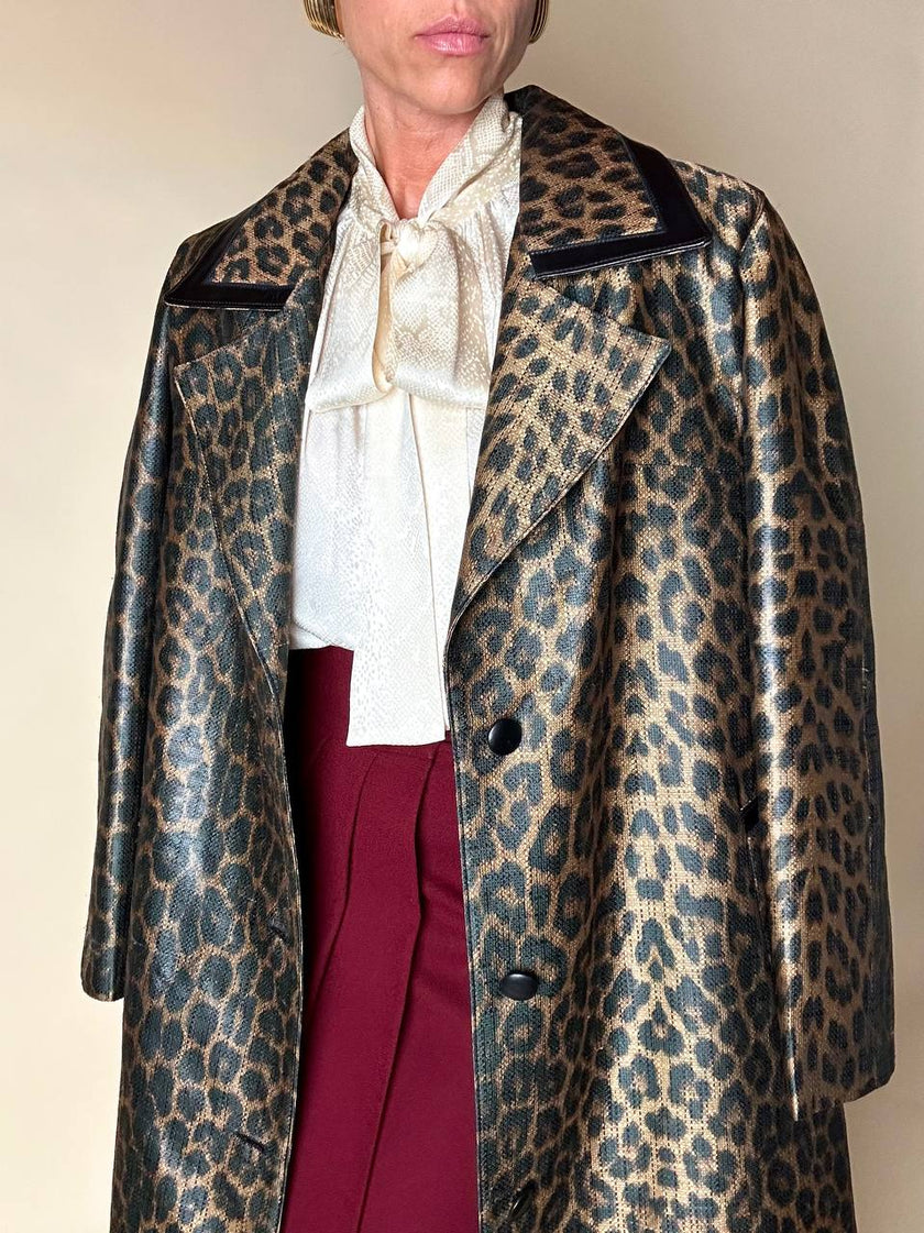 Trench leopardato MikLanD con cintura in coordinato e riporti in pelle nera
