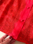 Camicia sartoriale in pizzo chantilly e organza di seta rossa