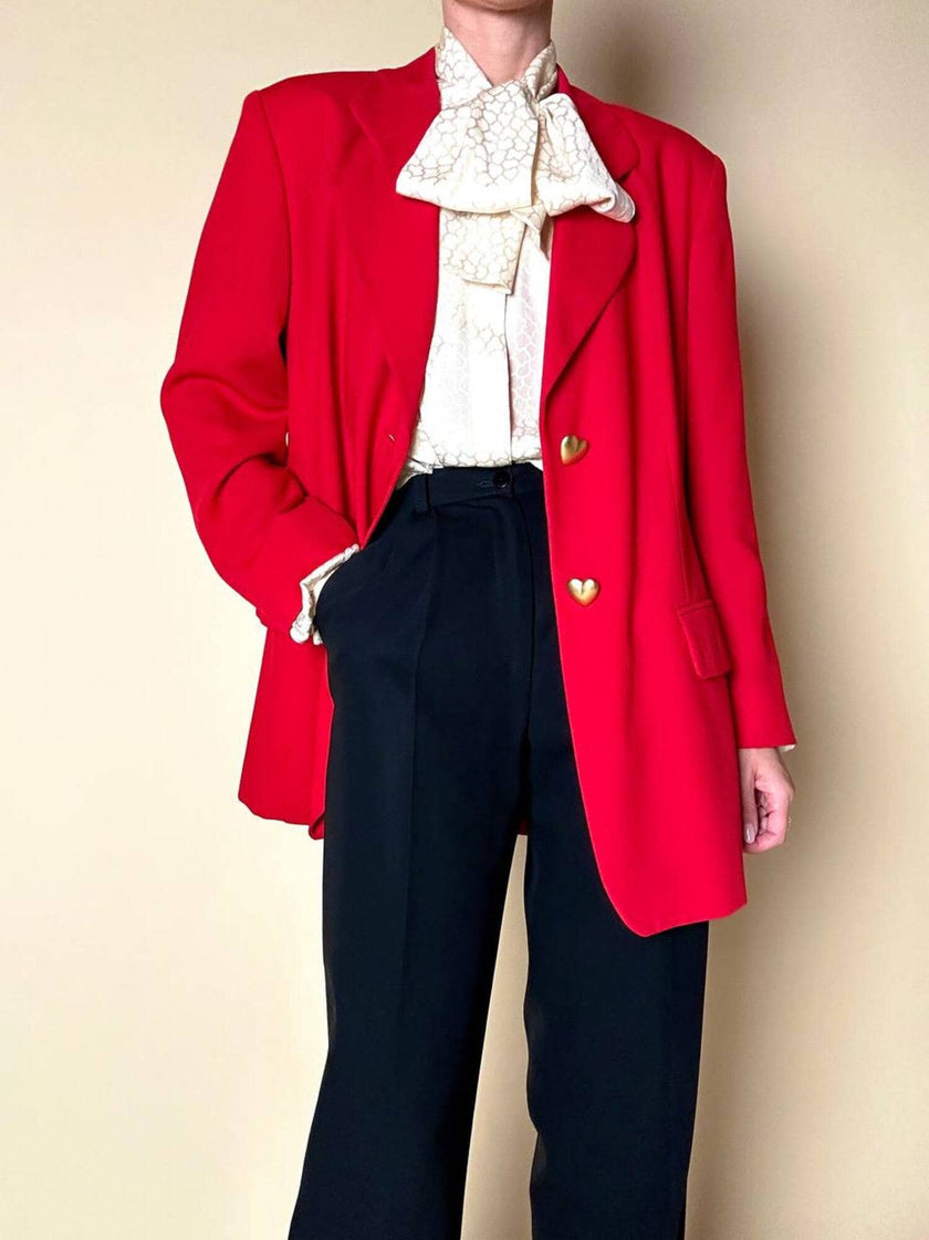 Blazer rosso con bottoni dorati a forma di cuore “Mondì”