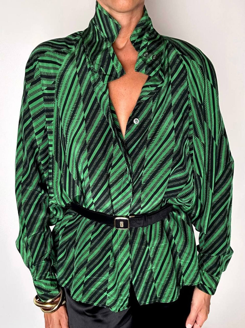 Cintura vintage Yves Saint Laurent in camoscio nero con fibbia logata