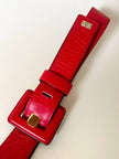 Cintura Yves Saint Laurent in pelle rossa con fibbia ricoperta e borchia dorata con logo YSL