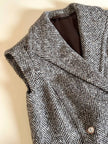 Gilet lungo doppiopetto in tweed a spina di pesce bianco e marrone