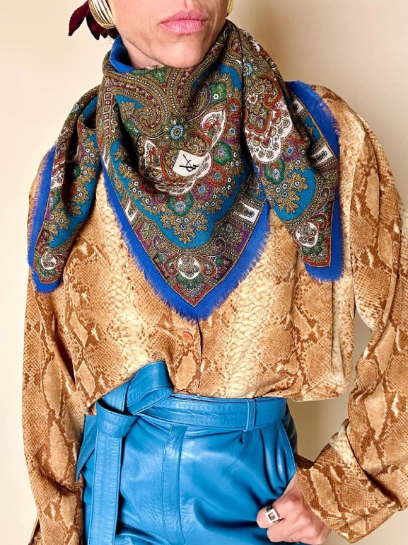 Foulard Yves Saint Laurent in lana leggera blu elettrico fantasia paisley
