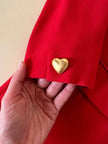 Blazer rosso con bottoni dorati a forma di cuore “Mondì”