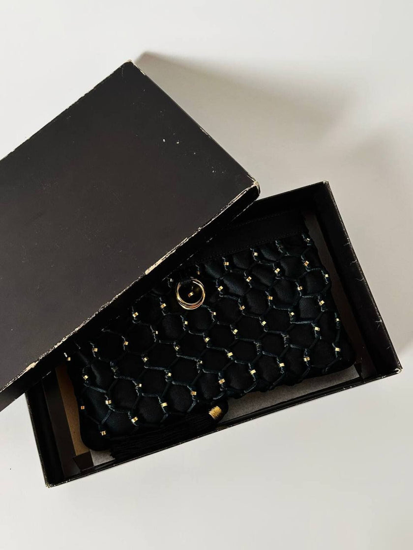 Pochette vintage Rodo in raso nero lavorato a rete con nappa couture e tracolla in catena