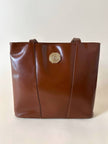 Borsa Yves Saint Laurent in pelle spazzolata color cuoio con accessorio gioiello