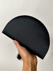Pochette vintage Guy Laroche forma a ventaglio in raso nero con nappa couture