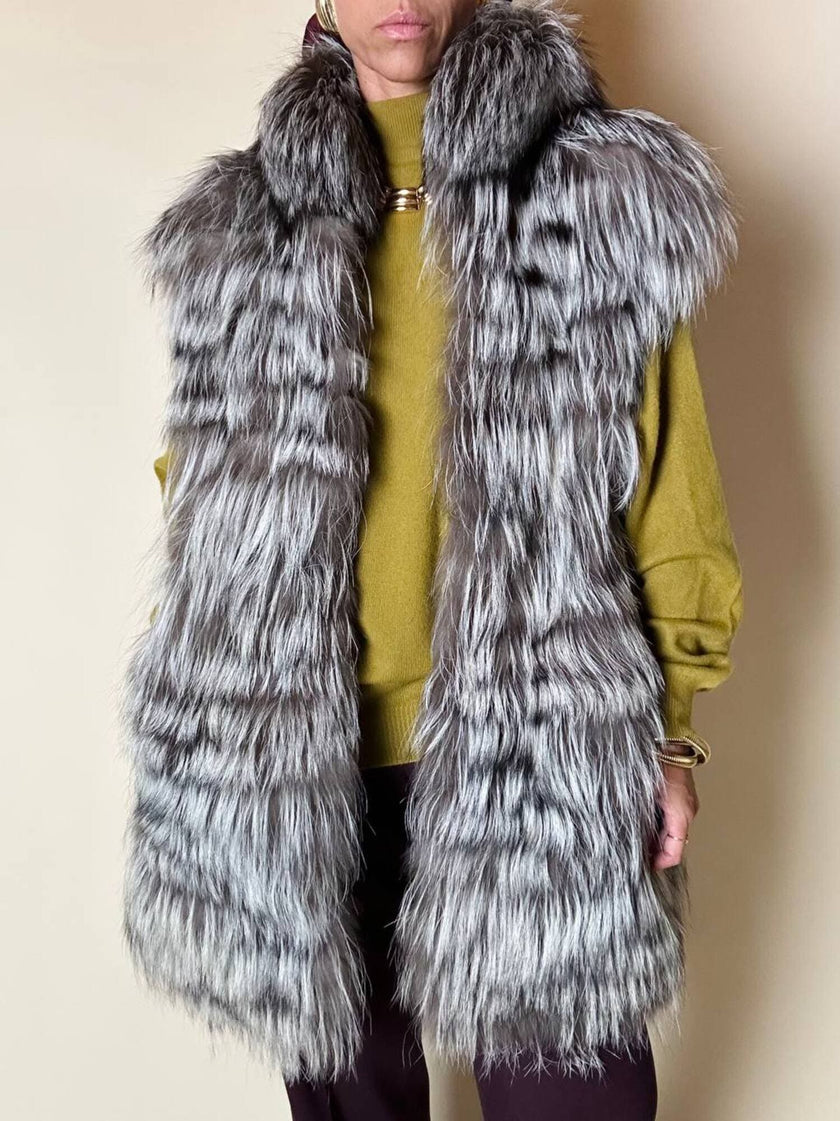 Gilet lungo in volpe argentata con rifiniture in pelle nera