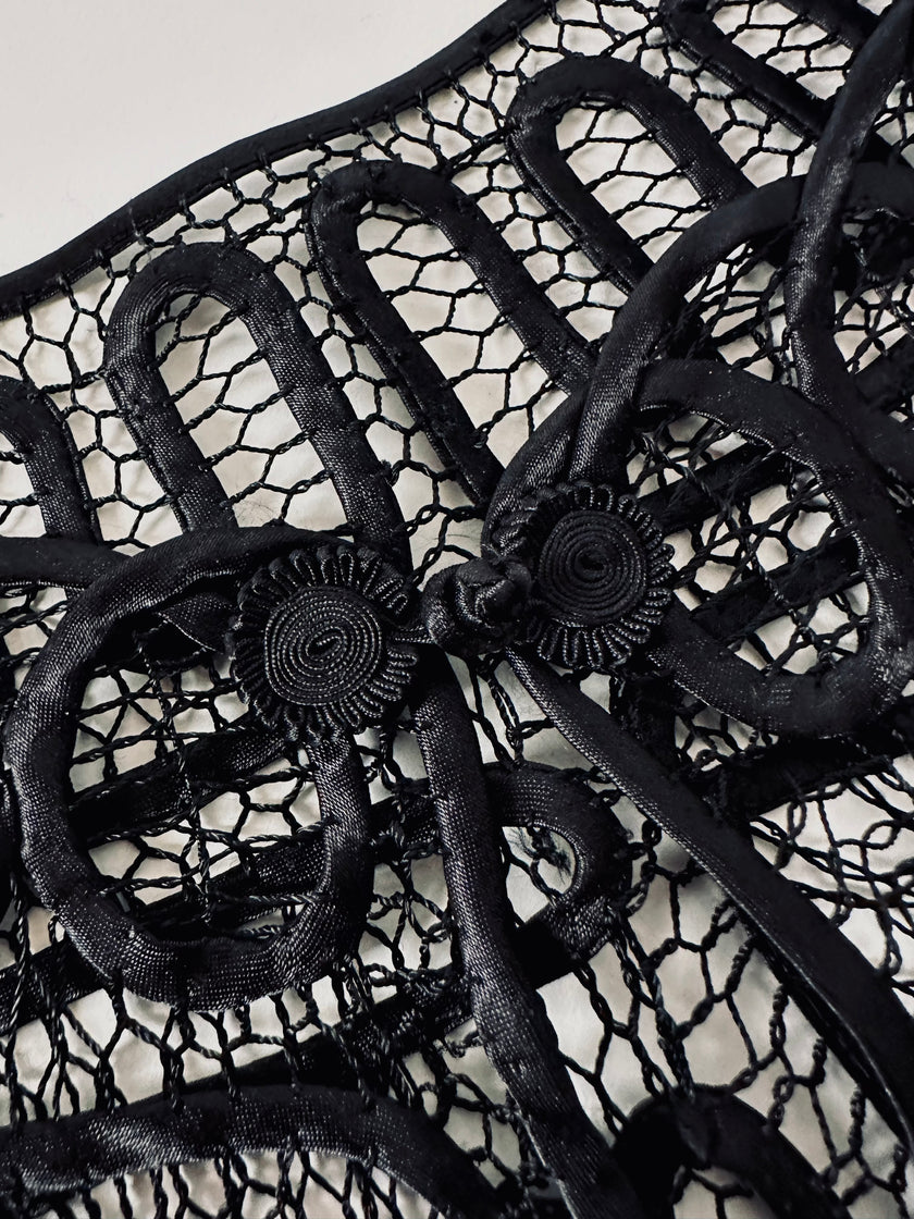 Giacca vintage in seta nera con ricami soutache e alamari