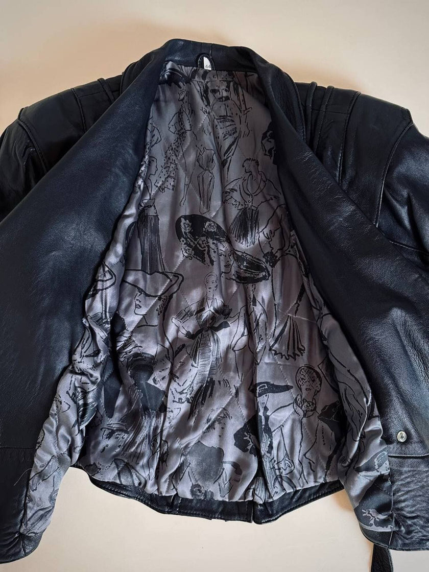 Biker vintage in pelle nera con cintura in vita e fodera couture