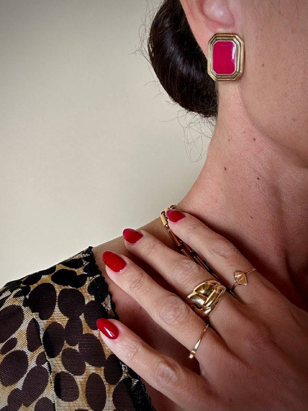 Clip ottagonali in metallo oro e smalto rosso
