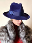 Cappello Fedora vintage blu lapislazzuli con cinta canneté tono tu tono realizzato in feltro di lapin