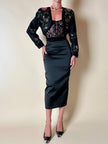 Bolero sartoriale in cotone nero con rose rosse ricamate in perline