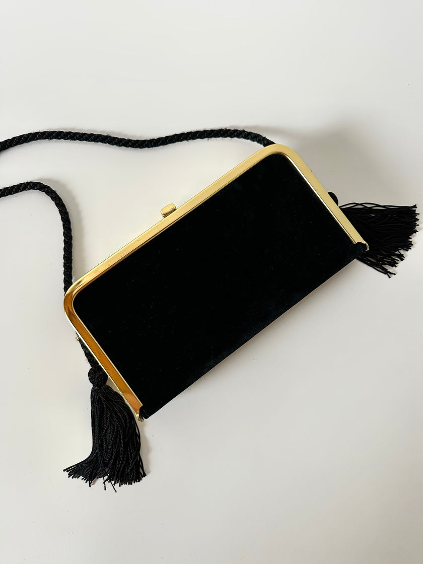 Borsa vintage in velluto nero con struttura dorata e nappe laterali