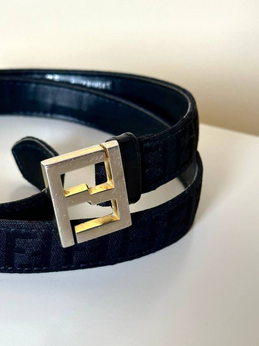 Cintura vintage Fendi in tessuto jacquard nero con loghi allover e fibbia logo