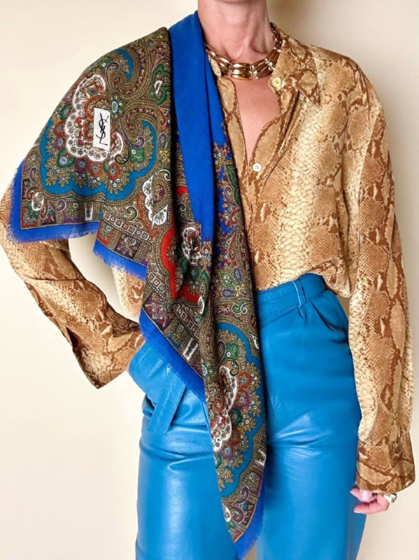 Foulard Yves Saint Laurent in lana leggera blu elettrico fantasia paisley