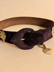 Cintura in suede marrone con maxi borchie a cuore 