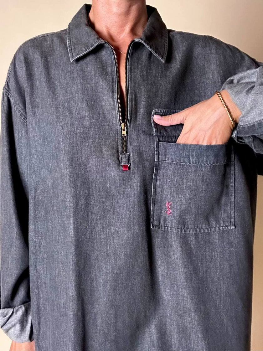 Blusa Yves Saint Laurent oversize in denim grigio con zip e logo ricamato