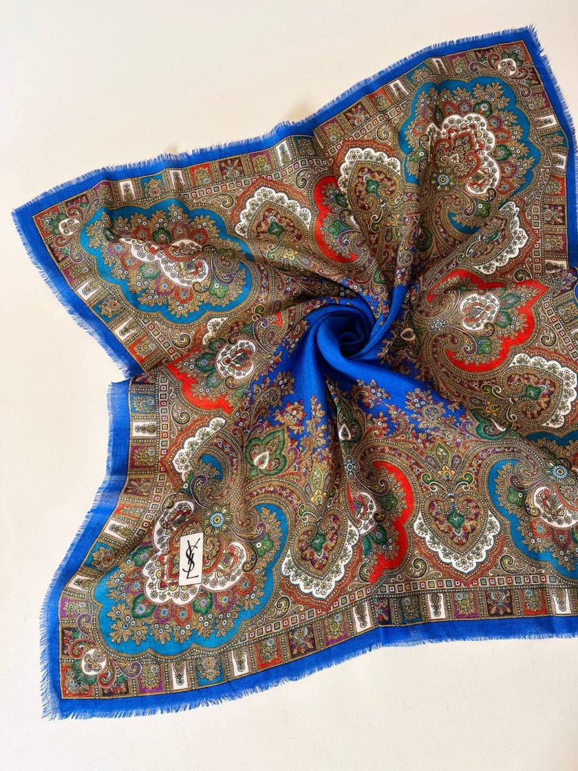 Foulard Yves Saint Laurent in lana leggera blu elettrico fantasia paisley
