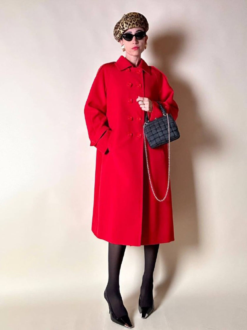 Cappotto rosso oversize con bottoni quadrati
