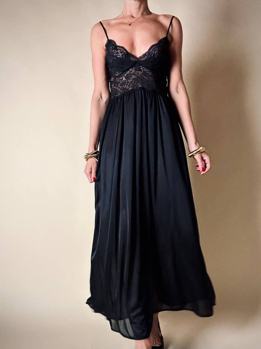 Slip dress nero in pizzo con coppe a balconcino “La Perla”