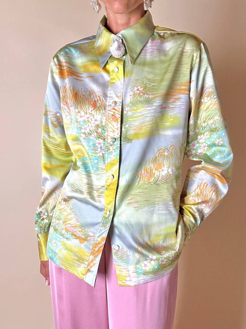 Camicia con fantasia bucolica in tonalità pastello 
