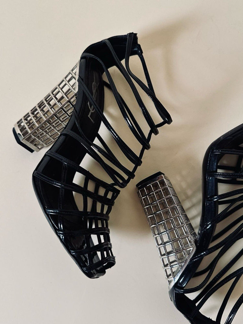 Sandali Cage Yves Saint Laurent in Vernice Nera con Tacco Scultura – SS 2009