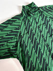 Camicia vintage in fresco di lana e seta verde smeraldo con fantasia grafica astratta