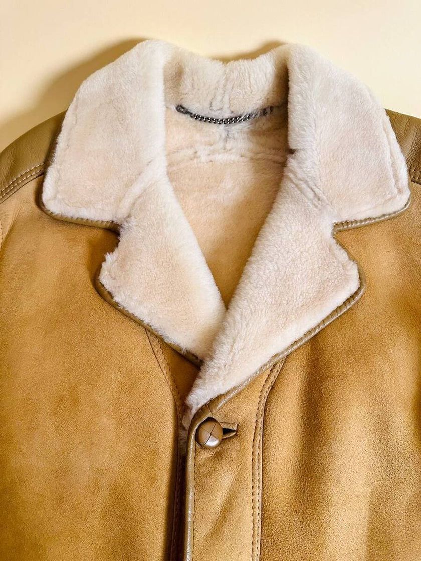 Shearling Oiginal in suede color biscotto
