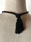 Collana vintage con nappina nera e anello dorato torchon