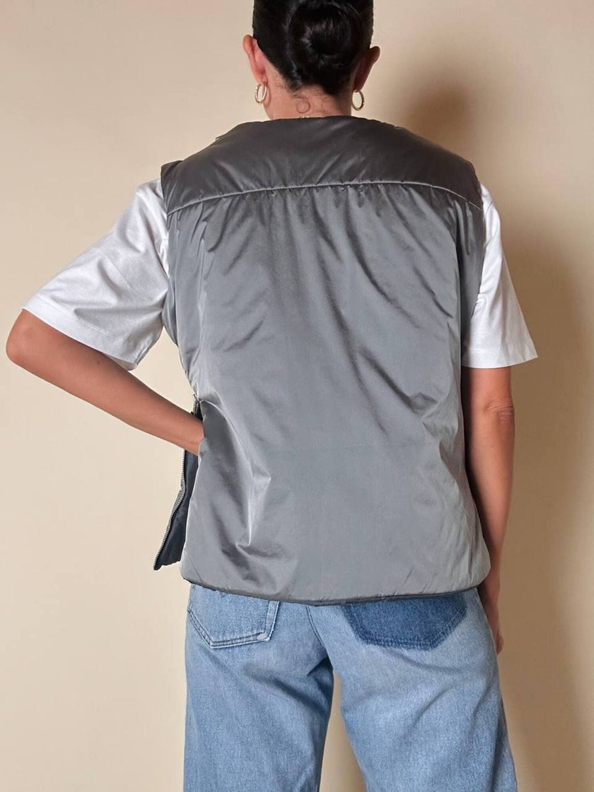 Gilet tecnico imbottito in nylon argento “Fendissime”