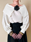 Blusa vintage Yves Saint Laurent bianca con grande balza e rosa nera