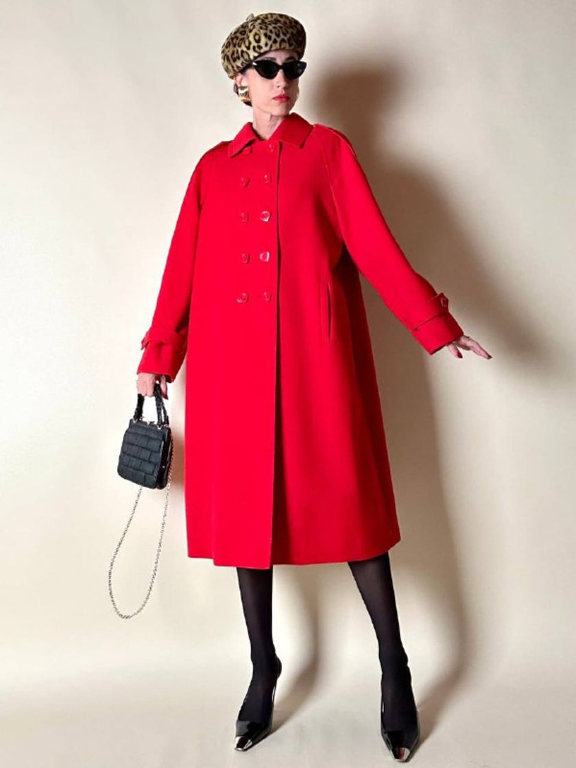 Cappotto rosso oversize con bottoni quadrati