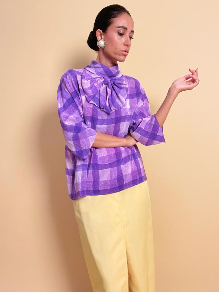 Blusa in seta lilla con maxi fiocco