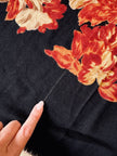 Scialle in lana nera con fiori barocchi