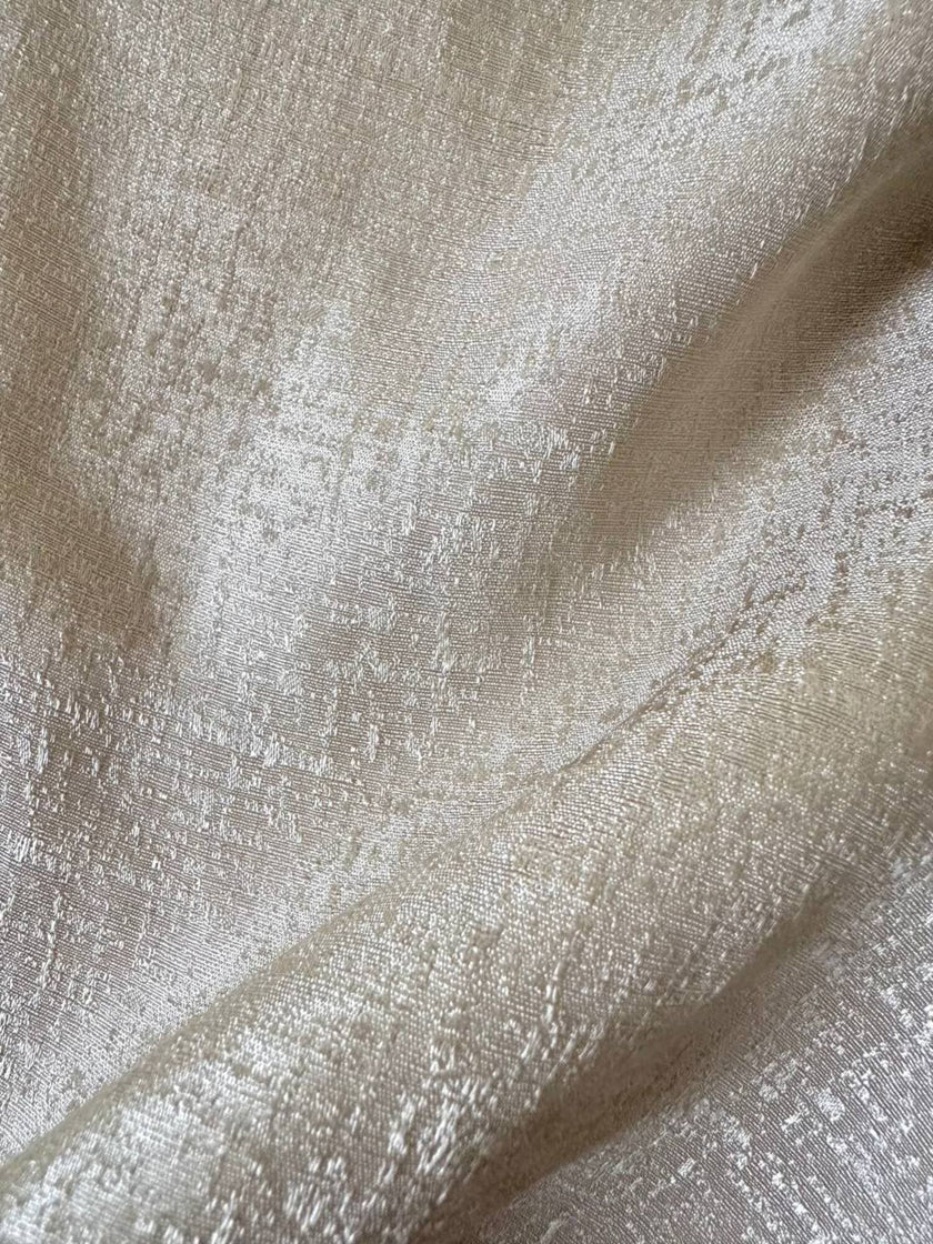 Camicia vintage in seta greige con sciarpina plissé e bottoni gioiello dorati