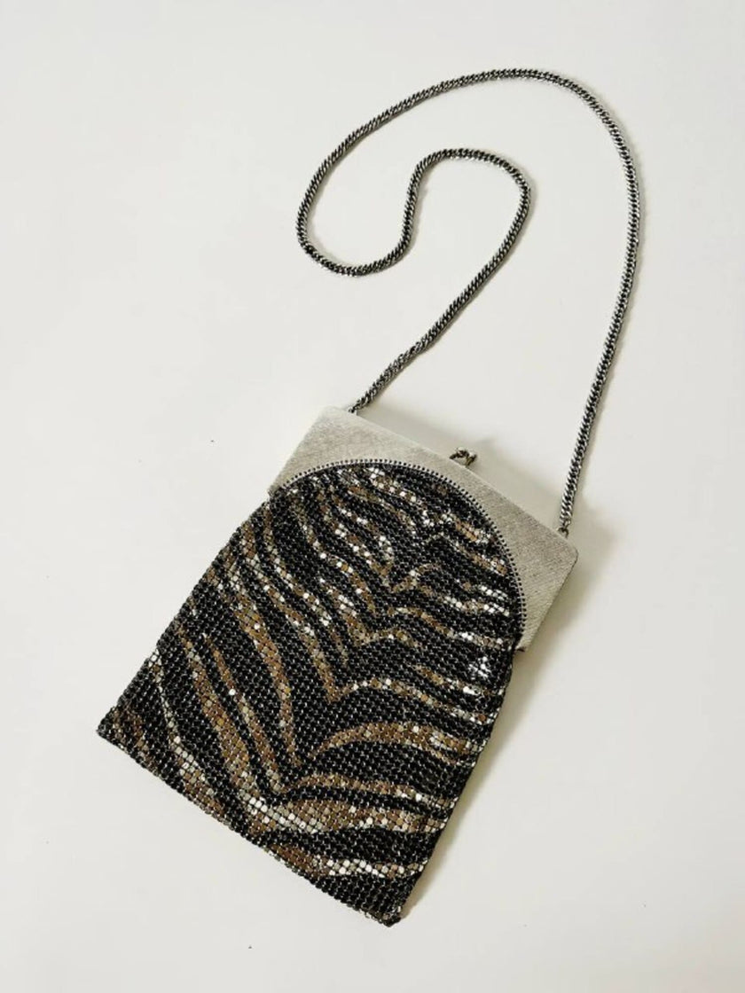 Borsa vintage Whiting & Davis in maglia metallica argento stampa zebra Made in U.S.A.