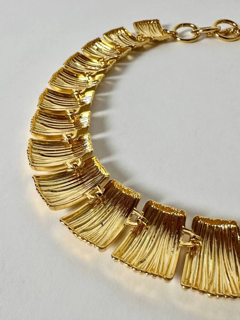Collier vintage oro con elementi geometrici striati