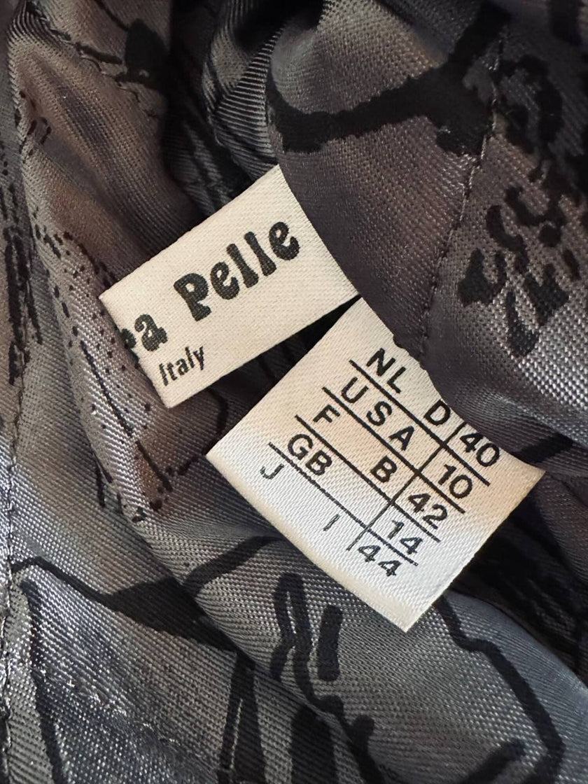 Biker vintage in pelle nera con cintura in vita e fodera couture