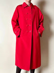Cappotto rosso oversize con bottoni quadrati