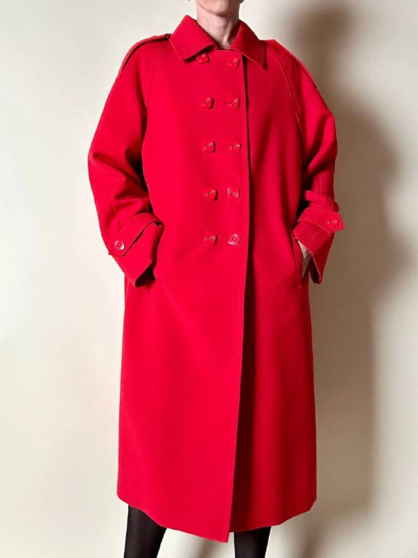 Cappotto rosso oversize con bottoni quadrati