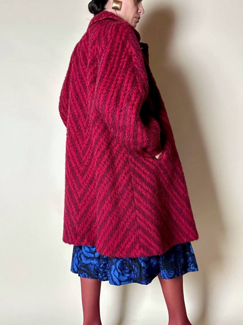 Cappottino in lana e mohair con fantasia a righe diagonali in due tonalità di rosso
