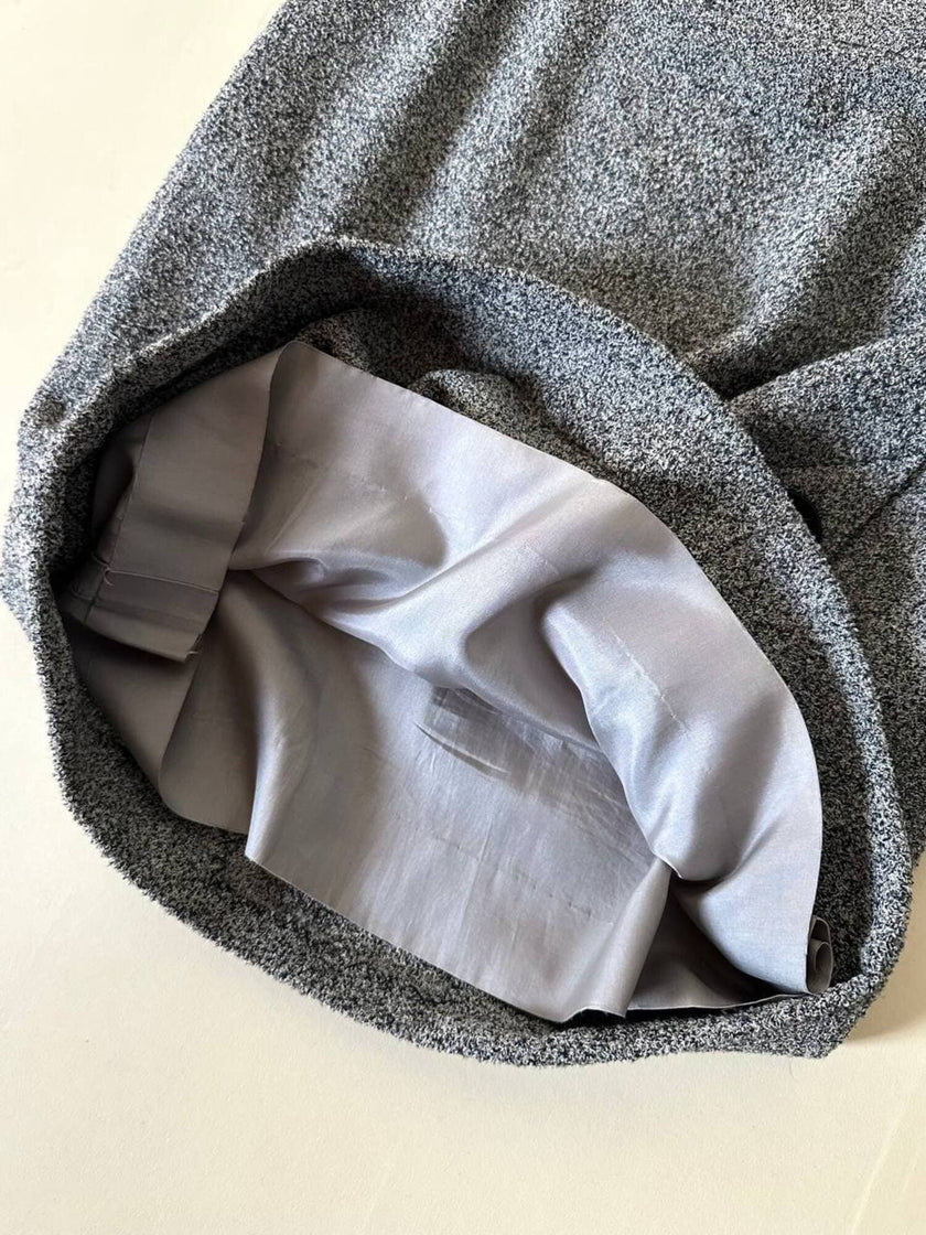 Minigonna grigia in lana bouclé con maxi bottoni neri “Yves Saint Laurent”