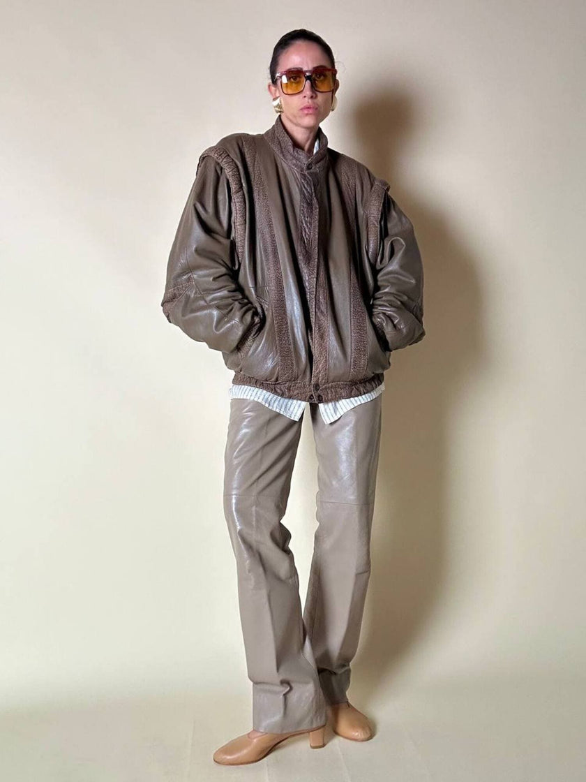 Bomber con maniche rimovibili in pelle color fango “Arpell”