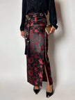 Gonna lunga a tubino in raso jacquard nero e rosso fantasia floreale