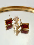 Orecchini vintage a clip con cristalli rosso rubino e perle barocche pendenti