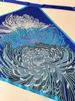 Top a fazzoletto in pura seta fantasia floreale nei toni blu “Gucci”
