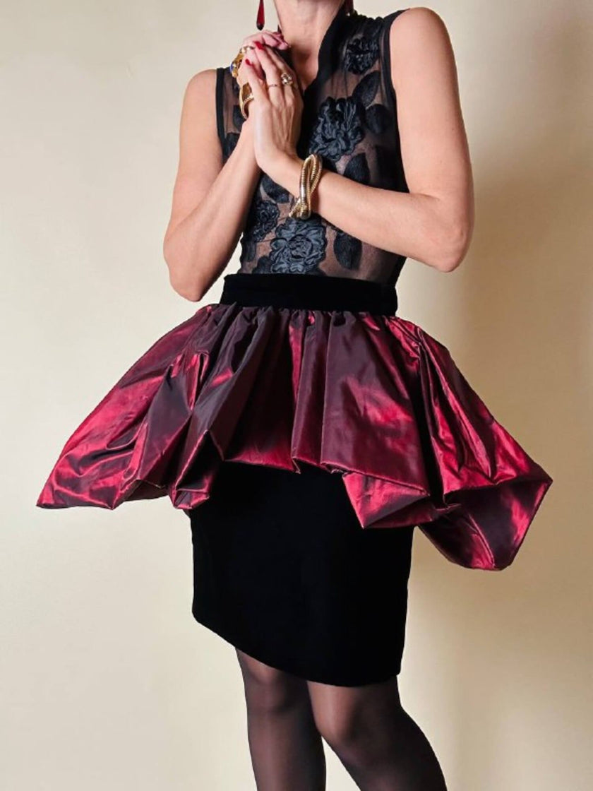 Minigonna in velluto nero con maxi ruches in taffetà bordeaux “Gabriella Ceroni”